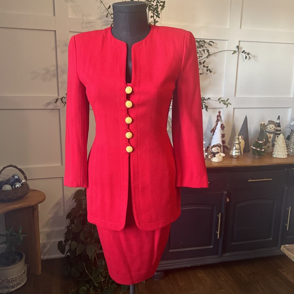 VTG Noviello Bloom Red Skirt Suit Set Gold Button Collarless Blazer Pencil Skirt